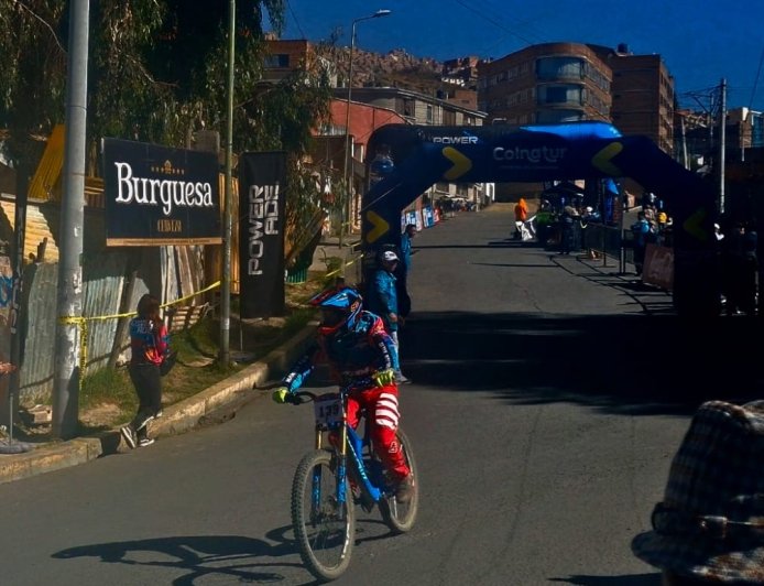 3.6 KM DE ADRENALINA EN EL "LA PAZ CHALLENGE DOWNHILL 4000"