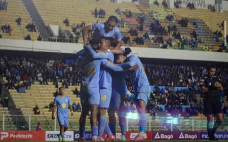 BOLÍVAR ARROLLÓ A AURORA Y SE MANTIENE CERCA DE LOS LÍDERES