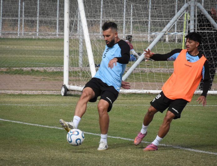 BOLÍVAR CERRÓ PRÁCTICAS EN MENDOZA Y PIENSA EN INDEPENDIENTE RIVADAVIA