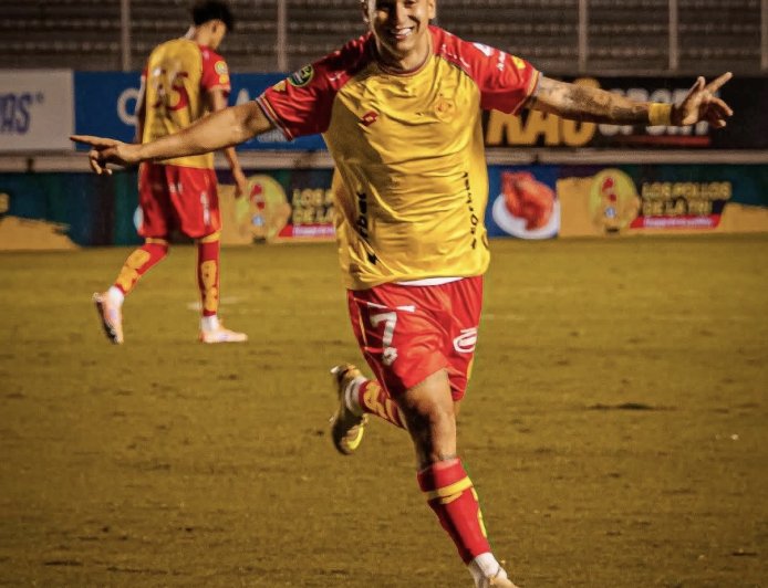 BRUNO MIRANDA SIGUE ENCENDIDO EN ECUADOR Y ES FIGURA DE AUCAS