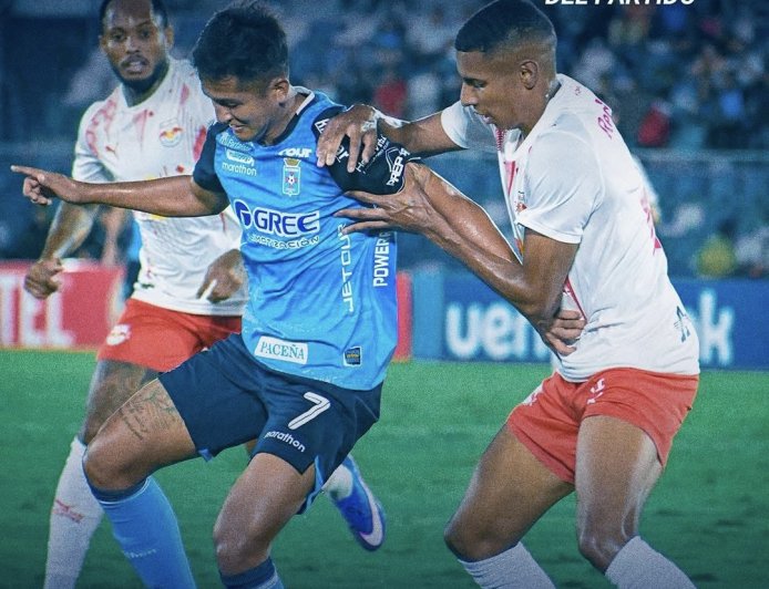 BRAGANTINO APLASTÓ A BLOOMING EN SANTA CRUZ Y LO DEJÓ CONTRA LAS CUERDAS