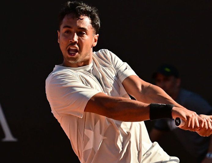 HUGO DELLIEN AVANZÓ A SEMIFINALES DEL OPEN DE OEIRAS 4
