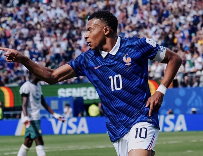 MBAPPÉ HIZO HISTORIA Y FRANCIA DEBUTÓ CON VICTORIA ANTE SENEGAL