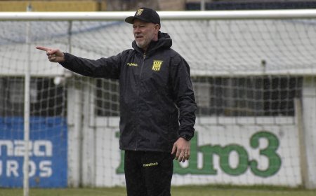 CARLOS ZAGO LLEGÓ A LA PAZ PARA ASUMIR EL MANDO DE THE STRONGEST