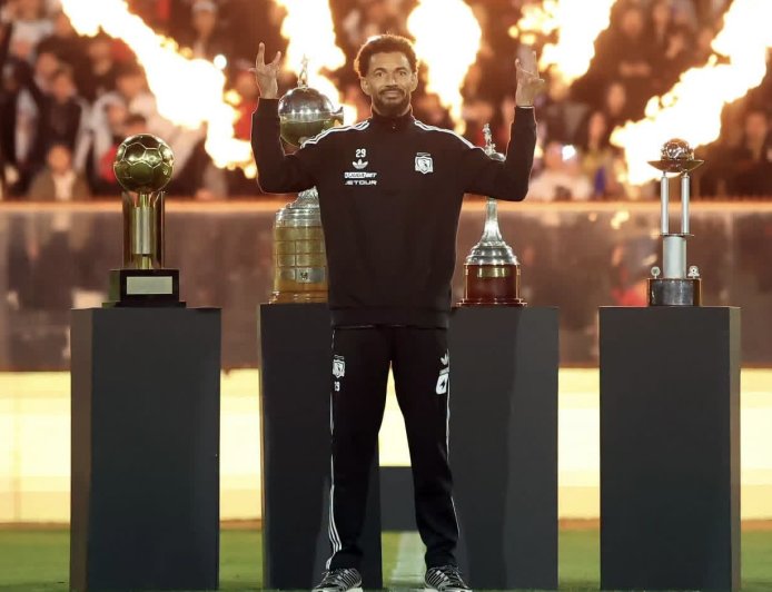 VOZINHA CONQUISTÓ AL MONUMENTAL EN SU PRESENTACIÓN