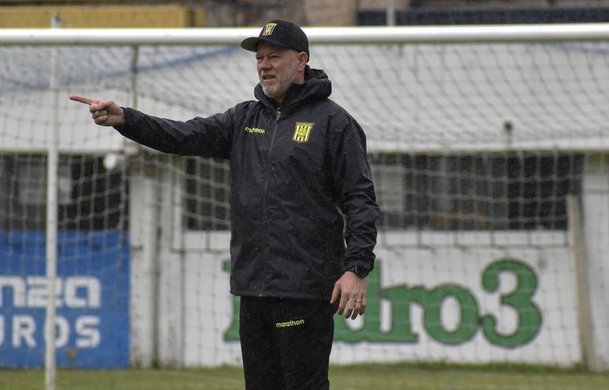 CARLOS ZAGO LLEGÓ A LA PAZ PARA ASUMIR EL MANDO DE THE STRONGEST