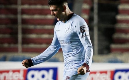 BOLÍVAR REMONTÓ ANTE FC UNIVERSITARIO Y RECUPERÓ EL LIDERATO