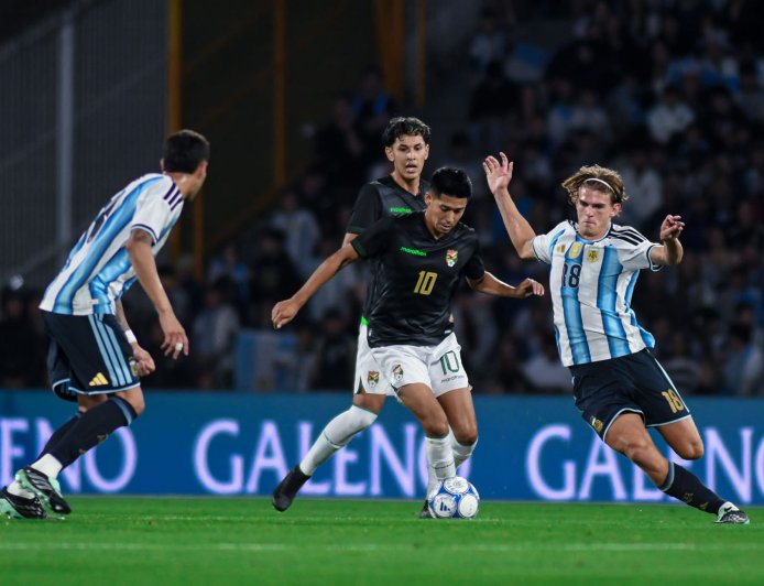 ARGENTINA GOLEÓ A BOLIVIA Y LE DIO UN DURO GOLPE EN CÓRDOBA