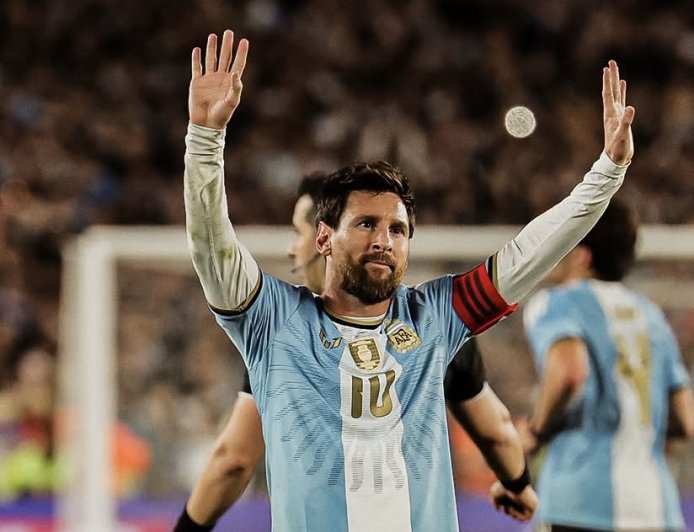 LIONEL MESSI CERRÓ SU HISTORIA CON ARGENTINA CON UNA VICTORIA Y UN EMOTIVO HOMENAJE