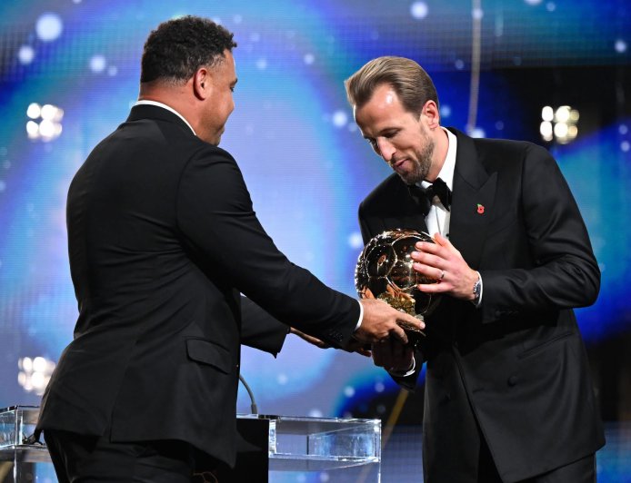 HARRY KANE CONQUISTÓ EL BALÓN DE ORO Y CORONÓ UNA TEMPORADA HISTÓRICA